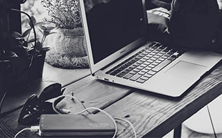 中国球员获得个人荣誉，球迷为之欢呼——荣耀背后的汗水与共鸣